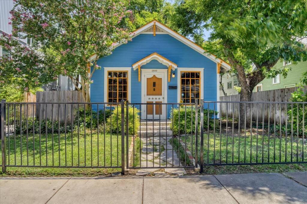 Historic Longhorn Home On Ut Downtown Austin Exterior photo