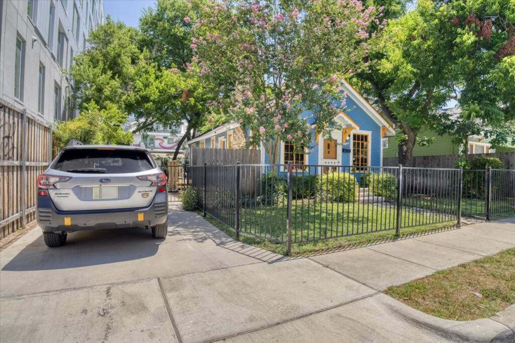 Historic Longhorn Home On Ut Downtown Austin Exterior photo